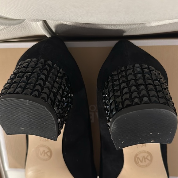 MICHAEL KORS ARABELLA BLACK SUEDE LEATHER STUDDED PUMPS SHOES 7.5M WORN ONCE - Picture 9 of 10